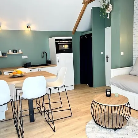 Le 5, Loc Malouin Apartment *